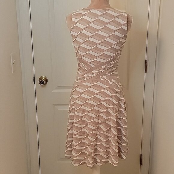 Beige by eci Dress, NWT. Size 8. Cream, White and Tan - Picture 4 of 6